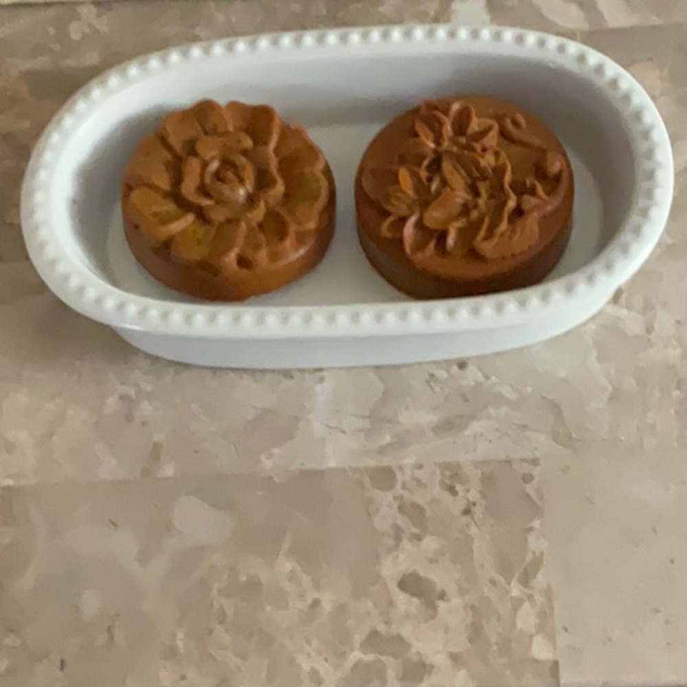 Hand Crafted 2 Bars Organic Soy Base Turmeric Spice Soaps & Dish